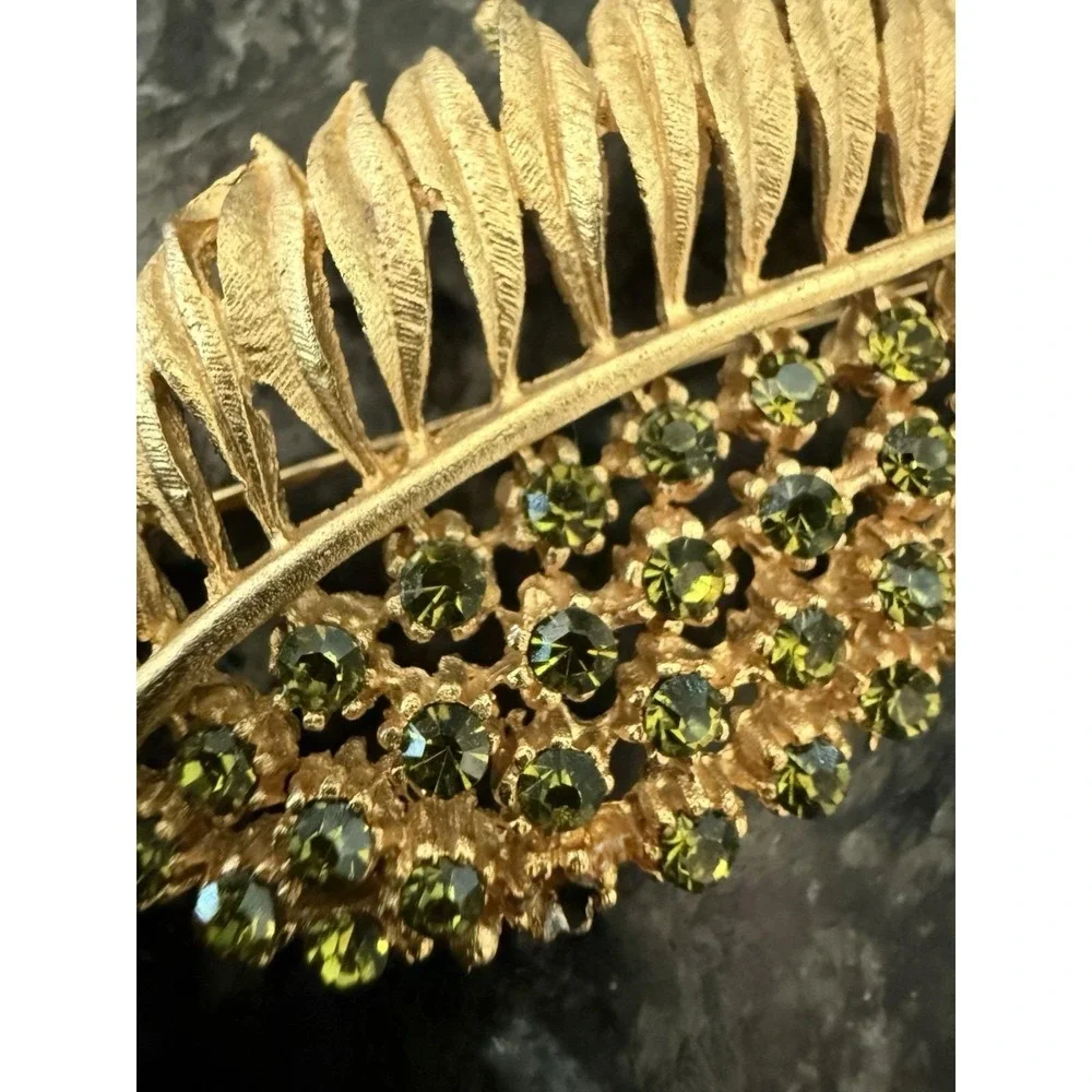 Vintage Gold Tone Leaf Brooch With Emerald Green Rhinestones